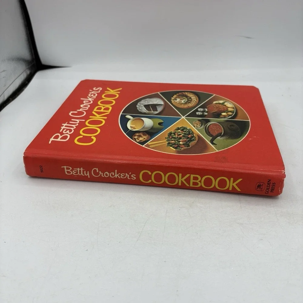Betty Crocker's Cookbook Red Hardcover 1972 Pie Cover Sears Holiday Ed 12 Print